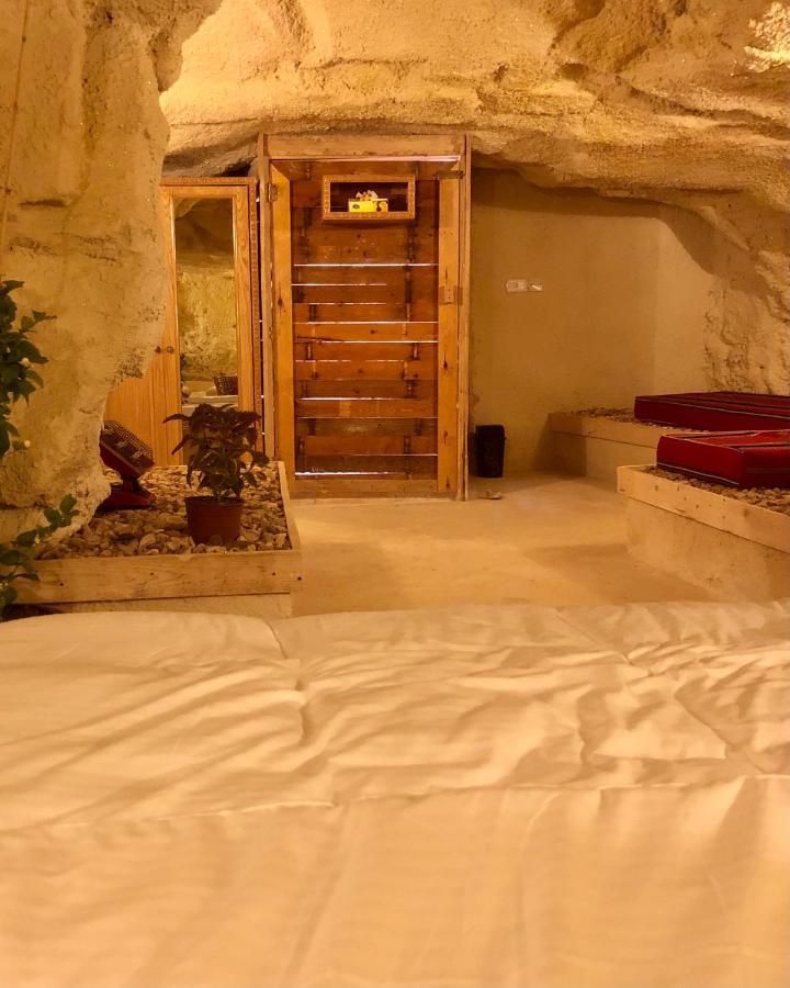 7 Caves Pensión